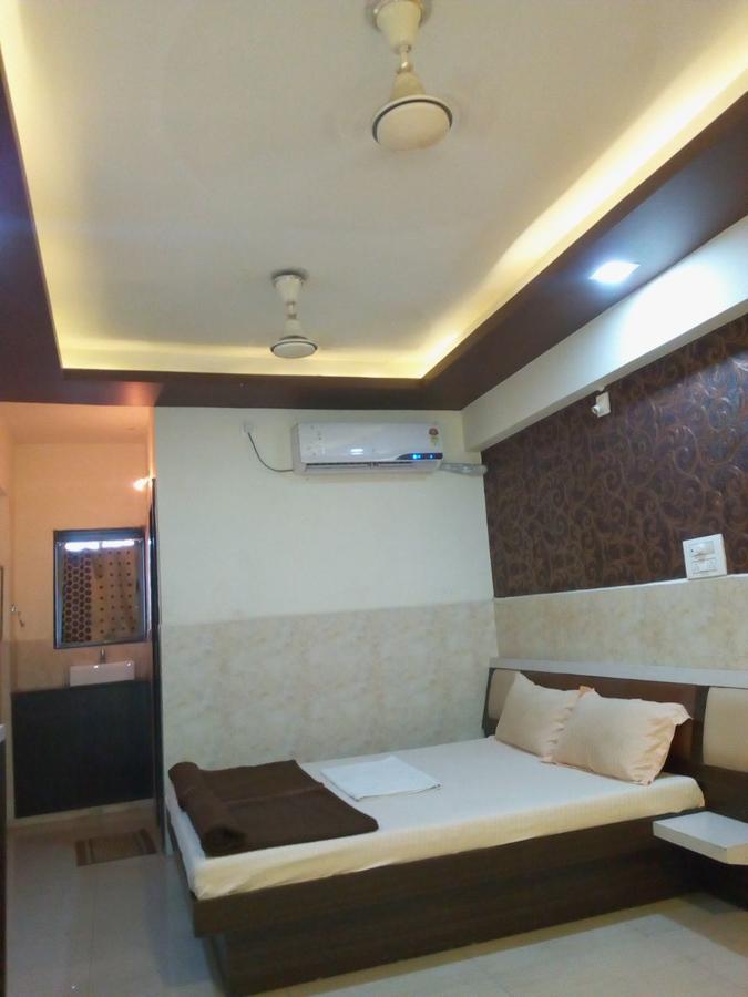 Hotel Gokul Ahmedabad Ngoại thất bức ảnh